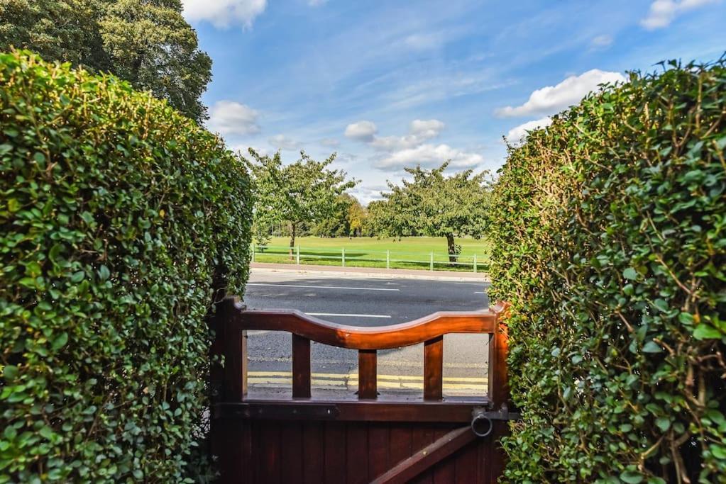 Traditional 3-Bed Property In Pontcanna With Parking Кардифф Экстерьер фото