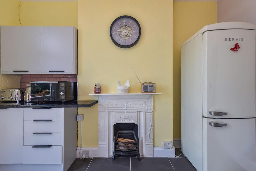 Traditional 3-Bed Property In Pontcanna With Parking Кардифф Экстерьер фото