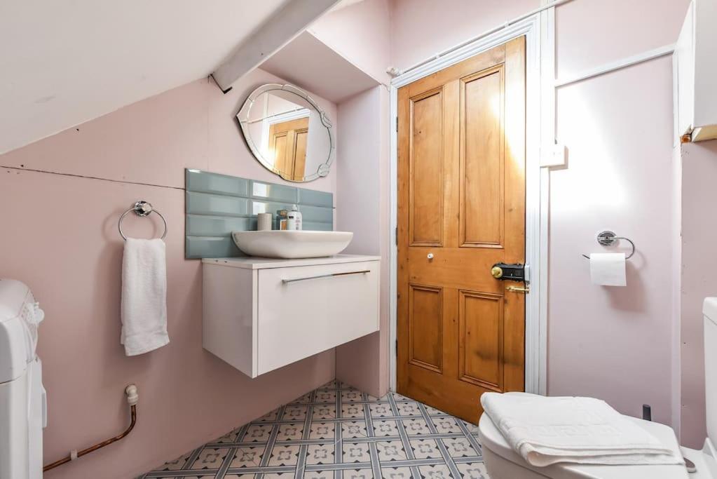 Traditional 3-Bed Property In Pontcanna With Parking Кардифф Экстерьер фото
