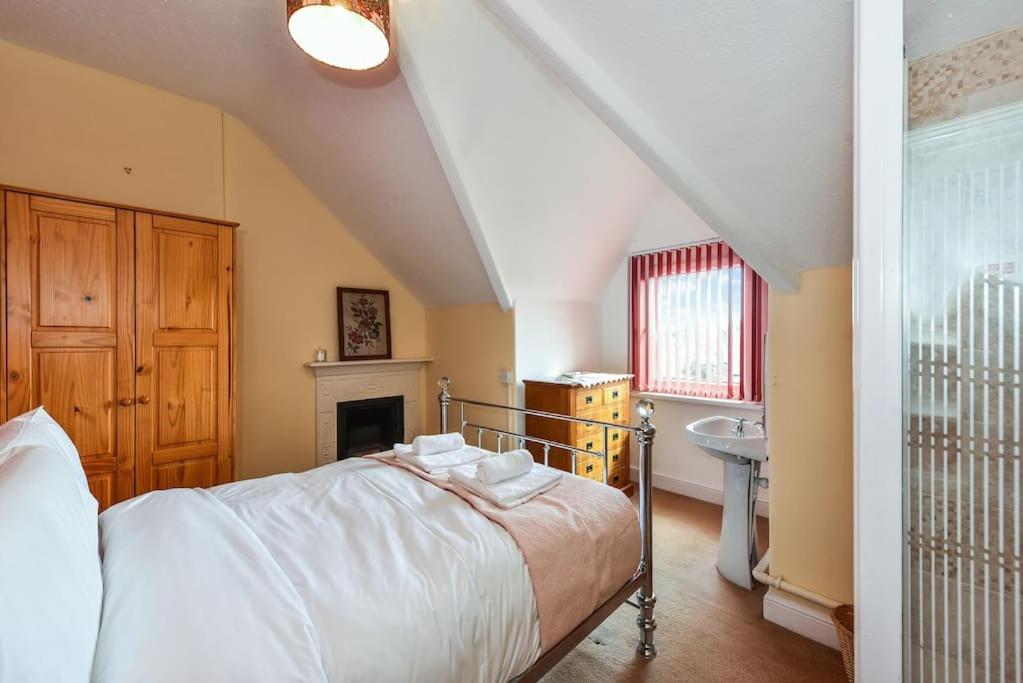 Traditional 3-Bed Property In Pontcanna With Parking Кардифф Экстерьер фото