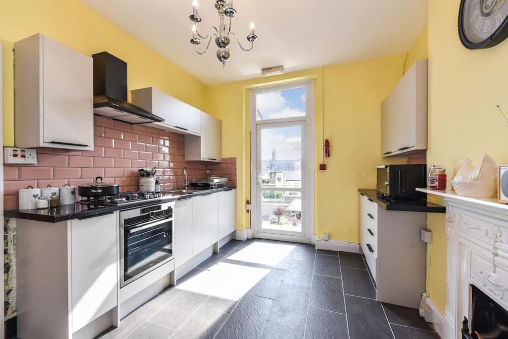 Traditional 3-Bed Property In Pontcanna With Parking Кардифф Экстерьер фото