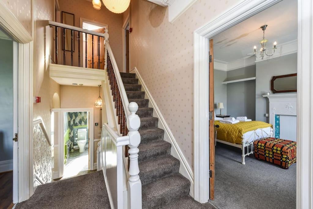 Traditional 3-Bed Property In Pontcanna With Parking Кардифф Экстерьер фото