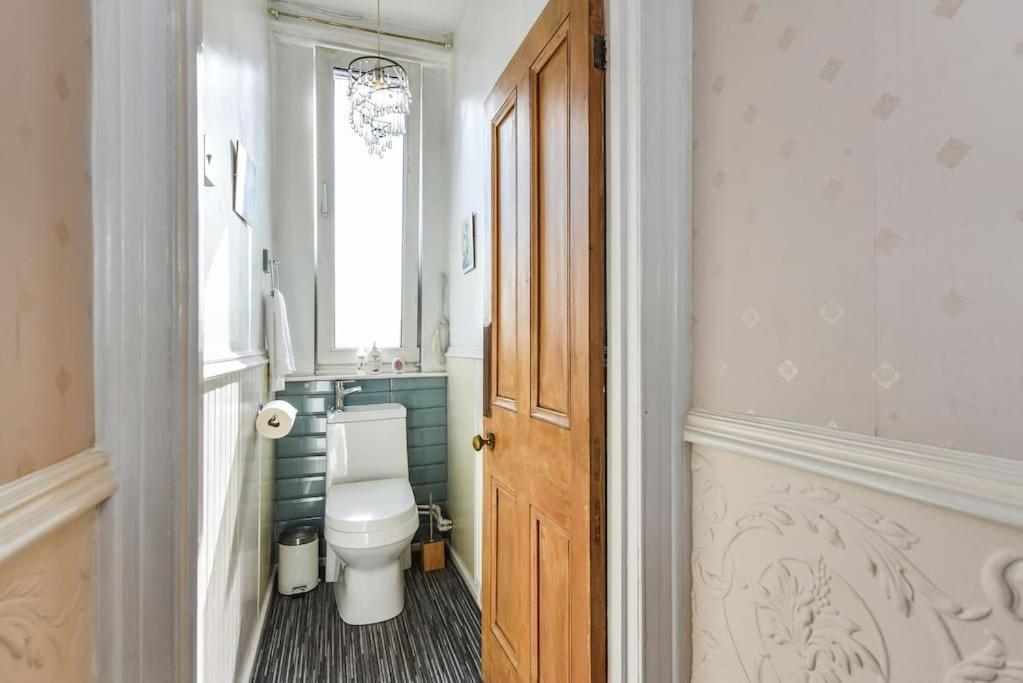 Traditional 3-Bed Property In Pontcanna With Parking Кардифф Экстерьер фото