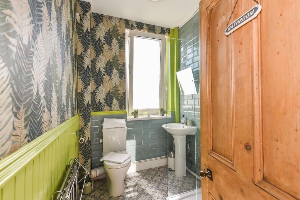 Traditional 3-Bed Property In Pontcanna With Parking Кардифф Экстерьер фото