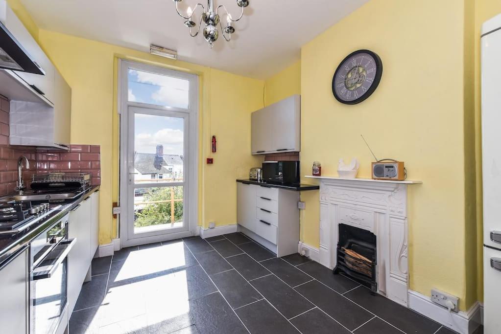Traditional 3-Bed Property In Pontcanna With Parking Кардифф Экстерьер фото