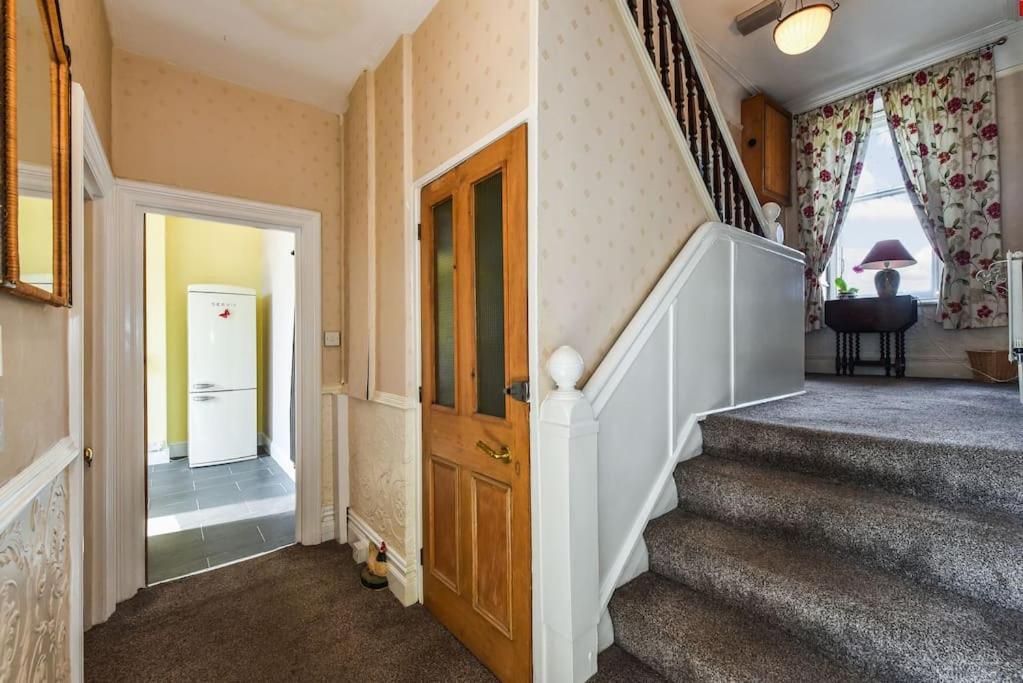 Traditional 3-Bed Property In Pontcanna With Parking Кардифф Экстерьер фото