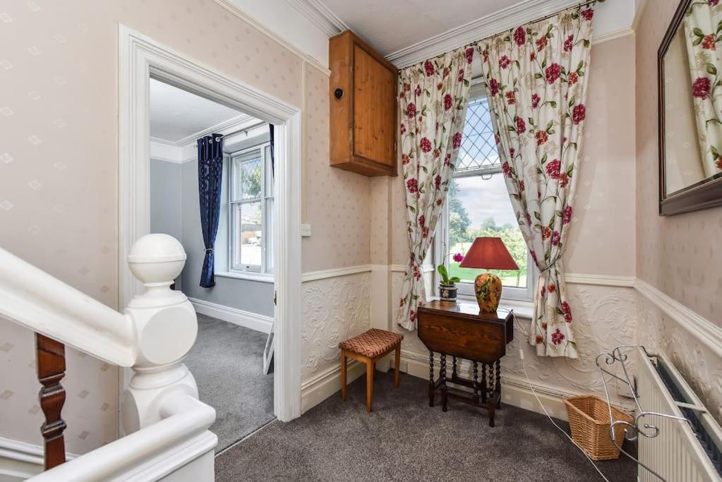 Traditional 3-Bed Property In Pontcanna With Parking Кардифф Экстерьер фото