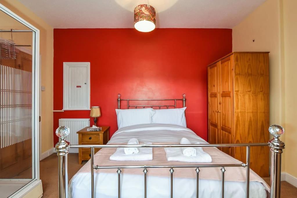 Traditional 3-Bed Property In Pontcanna With Parking Кардифф Экстерьер фото
