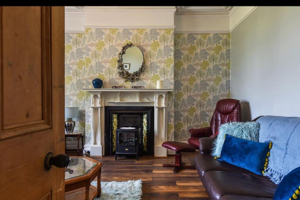 Traditional 3-Bed Property In Pontcanna With Parking Кардифф Экстерьер фото