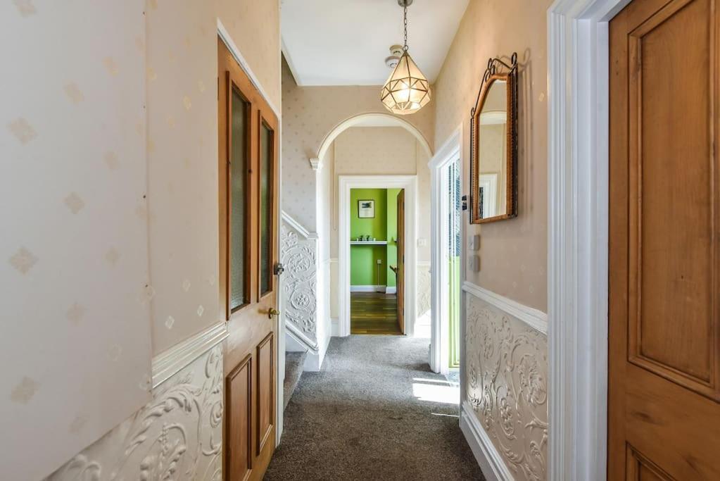 Traditional 3-Bed Property In Pontcanna With Parking Кардифф Экстерьер фото