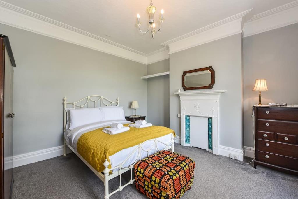 Traditional 3-Bed Property In Pontcanna With Parking Кардифф Экстерьер фото