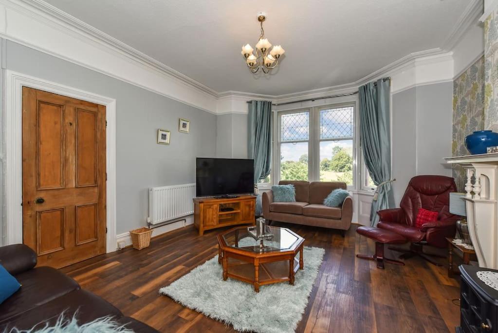 Traditional 3-Bed Property In Pontcanna With Parking Кардифф Экстерьер фото